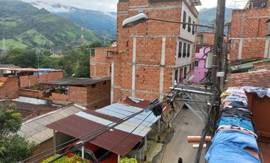 VENDO PROPIEDAD BIEN BARATA EN BARBOSA ANTIOQUIA.