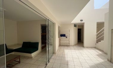 ÁMPLIA CASA DE PLAYA EN VENTA CON VISTA AL MAR EN PLAYA GAVIOTAS, ASIA