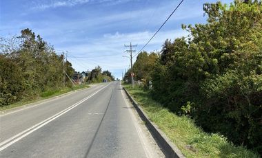 Casa en Venta en Parcela de 1 Há y con 2 casas. Con Orilla de Playa y al costado del camino Caicaén- Calbuco