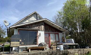 Casa en Venta en Parcela de 1 Há y con 2 casas. Con Orilla de Playa y al costado del camino Caicaén- Calbuco
