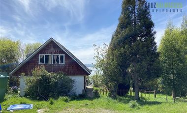 Casa en Venta en Parcela de 1 Há y con 2 casas. Con Orilla de Playa y al costado del camino Caicaén- Calbuco