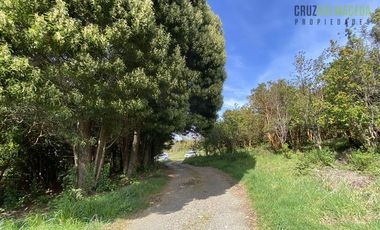 Casa en Venta en Parcela de 1 Há y con 2 casas. Con Orilla de Playa y al costado del camino Caicaén- Calbuco