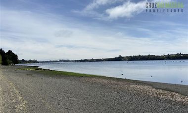 Casa en Venta en Parcela de 1 Há y con 2 casas. Con Orilla de Playa y al costado del camino Caicaén- Calbuco