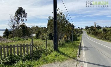 Casa en Venta en Parcela de 1 Há y con 2 casas. Con Orilla de Playa y al costado del camino Caicaén- Calbuco