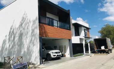 2-STOREY HOUSE AND LOT FOR SALE WITH PRIVATE POOL NEAR MARQUEE MALL,NLEX,HOSPITAL,AUF