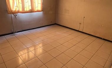 Casa en venta de 3 dorm, Metro el Parrón, en La Cisterna