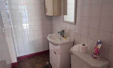 Casa en venta de 3 dorm, Metro el Parrón, en La Cisterna