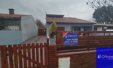 Casa en venta de 4 dormitorios c/ cochera en Costa Azul