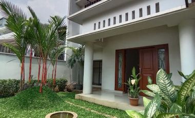 DIJUAL RUMAH di Jl. GEDUNG HIJAU, PONDOK INDAH, JAKARTA SELATAN
