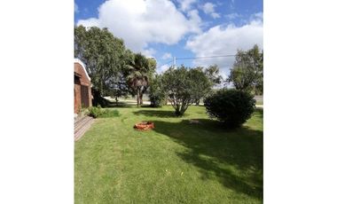 VENTA DE IMPORTANTE CHALET FRENTE A LAGUNA MAR CHIQUITA