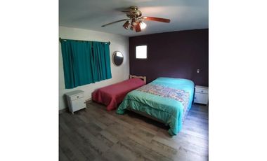 VENTA DE IMPORTANTE CHALET FRENTE A LAGUNA MAR CHIQUITA