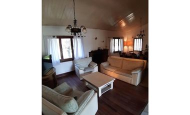 VENTA DE IMPORTANTE CHALET FRENTE A LAGUNA MAR CHIQUITA