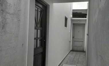 VENTA DE PH DE 2 AMBIENTES POR PASILLO C/PATIO Y TERRAZA MUY BUEN ESTADO ZONA VILLA LUGANO