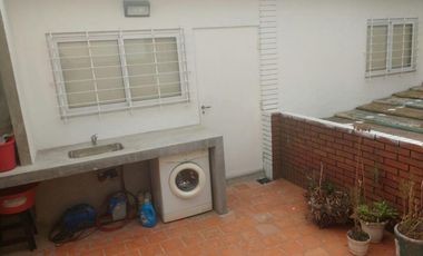 VENTA DE PH DE 2 AMBIENTES POR PASILLO C/PATIO Y TERRAZA MUY BUEN ESTADO ZONA VILLA LUGANO