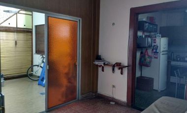 VENTA DE PH DE 2 AMBIENTES POR PASILLO C/PATIO Y TERRAZA MUY BUEN ESTADO ZONA VILLA LUGANO