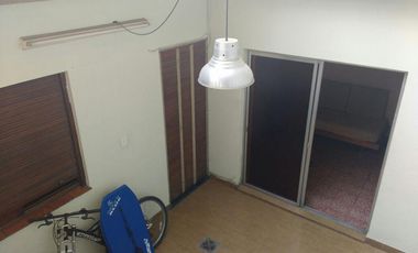 VENTA DE PH DE 2 AMBIENTES POR PASILLO C/PATIO Y TERRAZA MUY BUEN ESTADO ZONA VILLA LUGANO