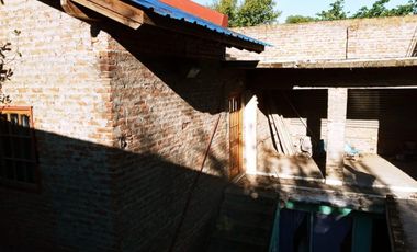 VENDO CASA EN VILLA ZAPIOLA PASO DEL REY