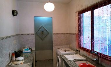 VENDO CASA EN VILLA ZAPIOLA PASO DEL REY