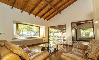 Av. Los Trapenses/Colegio Santiago College - Casa - Arriendo