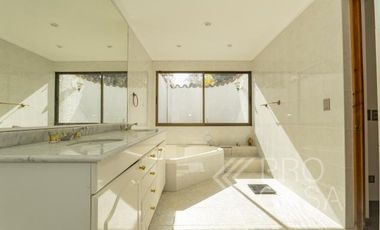 Av. Los Trapenses/Colegio Santiago College - Casa - Arriendo