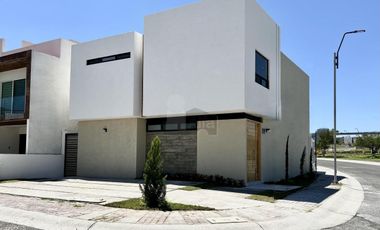 Estrena moderna casa en Juriquilla! Se localiza en esquina y frente a área verde!