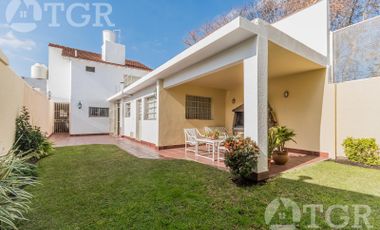 Cálida casa en Lomas de Zamora con diseño funcional y entorno privilegiado