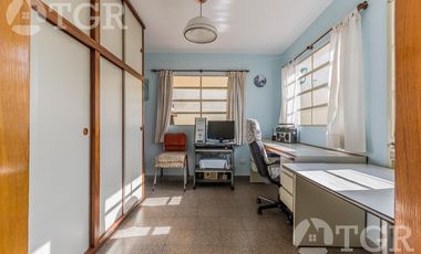 Cálida casa en Lomas de Zamora con diseño funcional y entorno privilegiado