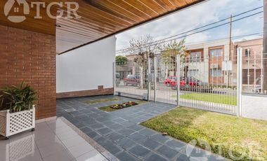 Cálida casa en Lomas de Zamora con diseño funcional y entorno privilegiado