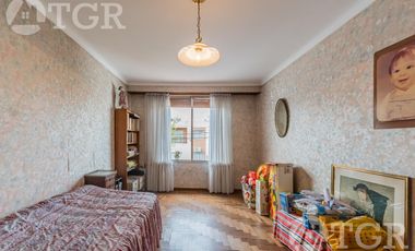 Cálida casa en Lomas de Zamora con diseño funcional y entorno privilegiado