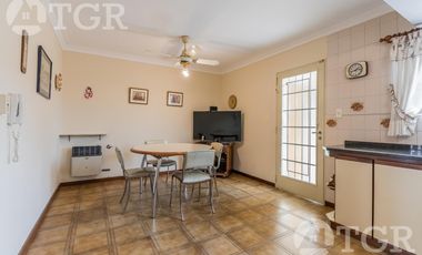 Cálida casa en Lomas de Zamora con diseño funcional y entorno privilegiado