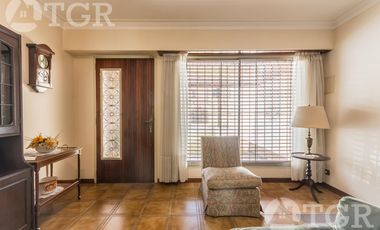 Cálida casa en Lomas de Zamora con diseño funcional y entorno privilegiado
