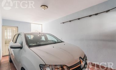 Cálida casa en Lomas de Zamora con diseño funcional y entorno privilegiado
