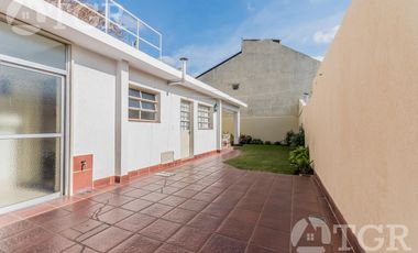 Cálida casa en Lomas de Zamora con diseño funcional y entorno privilegiado
