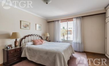 Cálida casa en Lomas de Zamora con diseño funcional y entorno privilegiado