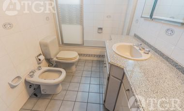 Cálida casa en Lomas de Zamora con diseño funcional y entorno privilegiado
