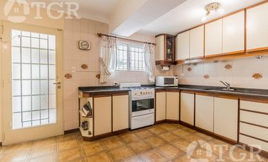 Cálida casa en Lomas de Zamora con diseño funcional y entorno privilegiado