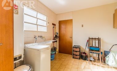 Cálida casa en Lomas de Zamora con diseño funcional y entorno privilegiado