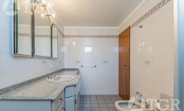 Cálida casa en Lomas de Zamora con diseño funcional y entorno privilegiado