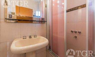 Cálida casa en Lomas de Zamora con diseño funcional y entorno privilegiado