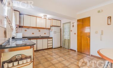 Cálida casa en Lomas de Zamora con diseño funcional y entorno privilegiado