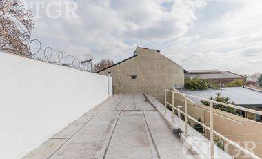 Cálida casa en Lomas de Zamora con diseño funcional y entorno privilegiado