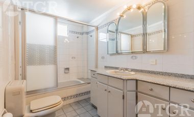 Cálida casa en Lomas de Zamora con diseño funcional y entorno privilegiado
