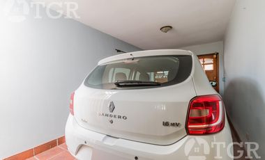Cálida casa en Lomas de Zamora con diseño funcional y entorno privilegiado