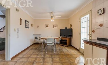 Cálida casa en Lomas de Zamora con diseño funcional y entorno privilegiado