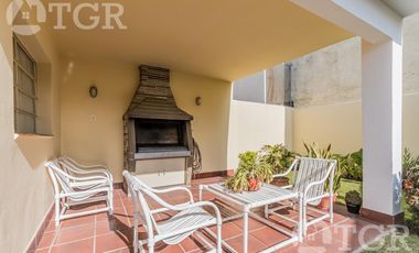 Cálida casa en Lomas de Zamora con diseño funcional y entorno privilegiado