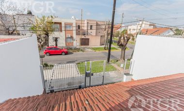 Cálida casa en Lomas de Zamora con diseño funcional y entorno privilegiado