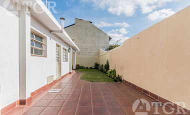 Cálida casa en Lomas de Zamora con diseño funcional y entorno privilegiado