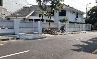 Rumah Mewah Siap Huni Barat Gembiraloka di Jalan Veteran