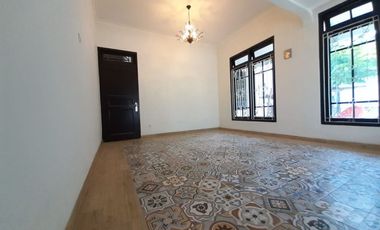 Rumah Mewah Siap Huni Barat Gembiraloka di Jalan Veteran