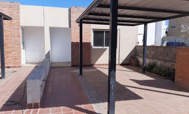 VENTA – Casa 2 Dormitorios en Los Nogales - Patio y Cochera – Complejo Cerrado